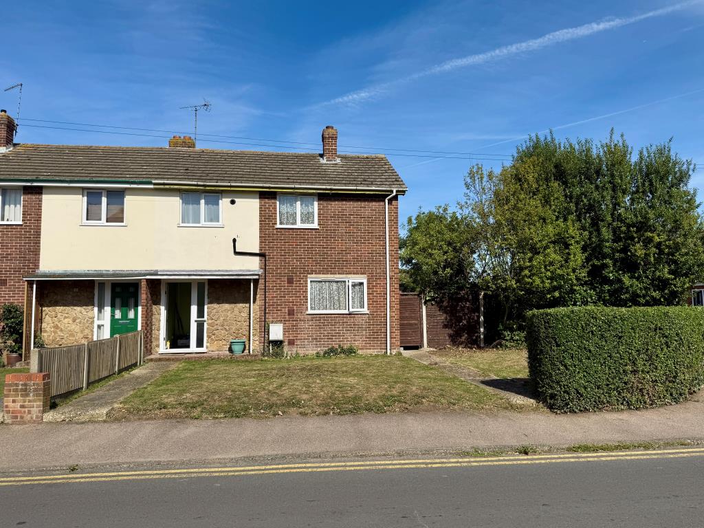 Lot: 11 - SEMI-DETACHED HOUSE FOR REPAIR WITH POTENTIAL TO EXTEND - Semi-detached house on good size plot